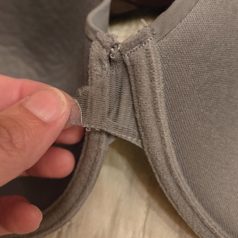 Pair Of Bras Both Fit Like 36C - Picture 3 of 13